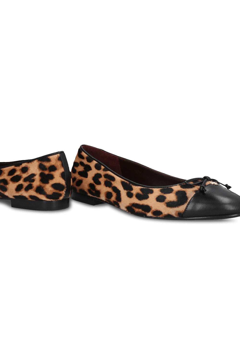 תמונת תקריב של נעלי בלרינה TORY BURCH