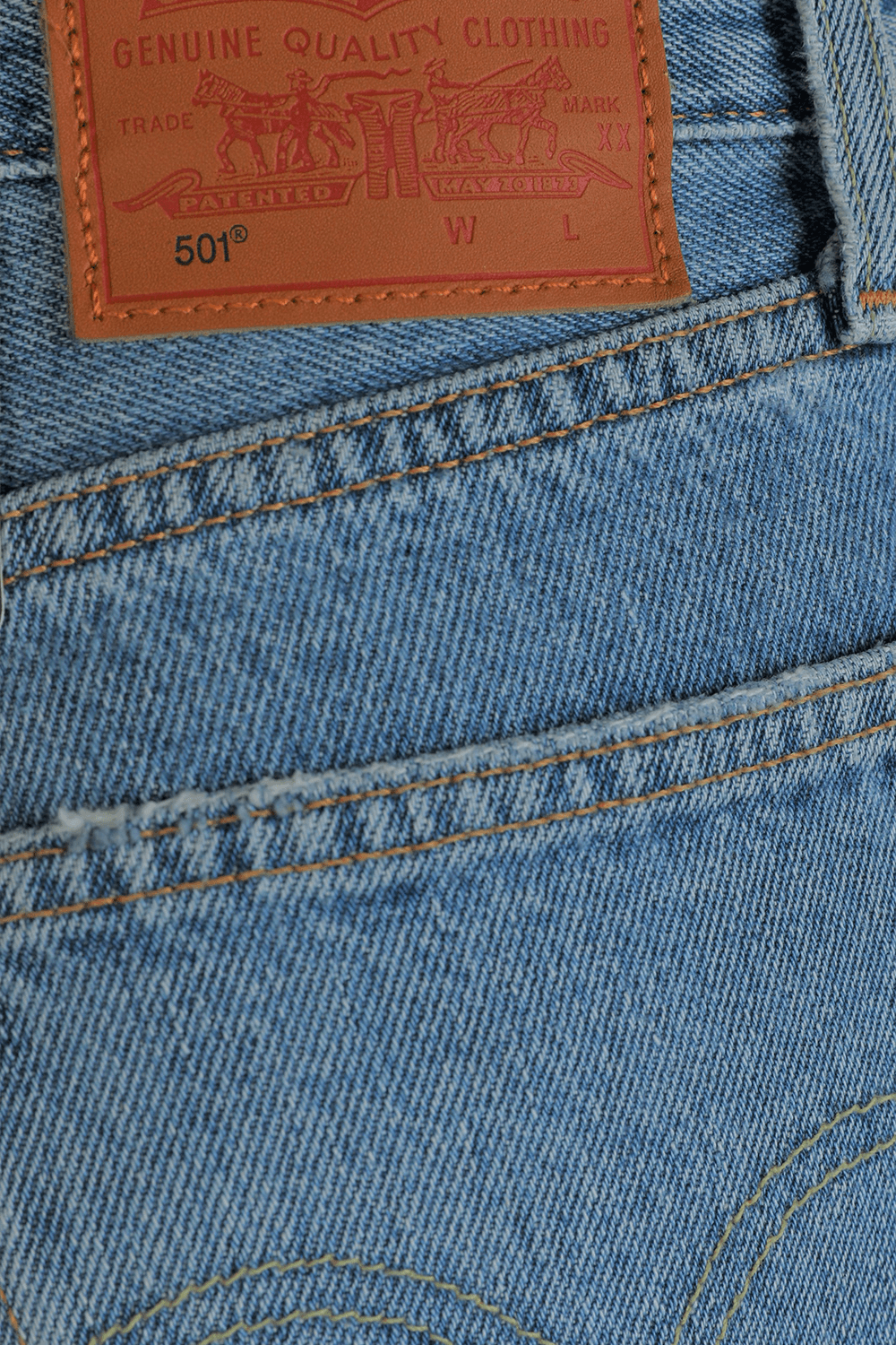 תמונה אחורית של מכנסי ג'ינס קרופ 501 LEVI`S