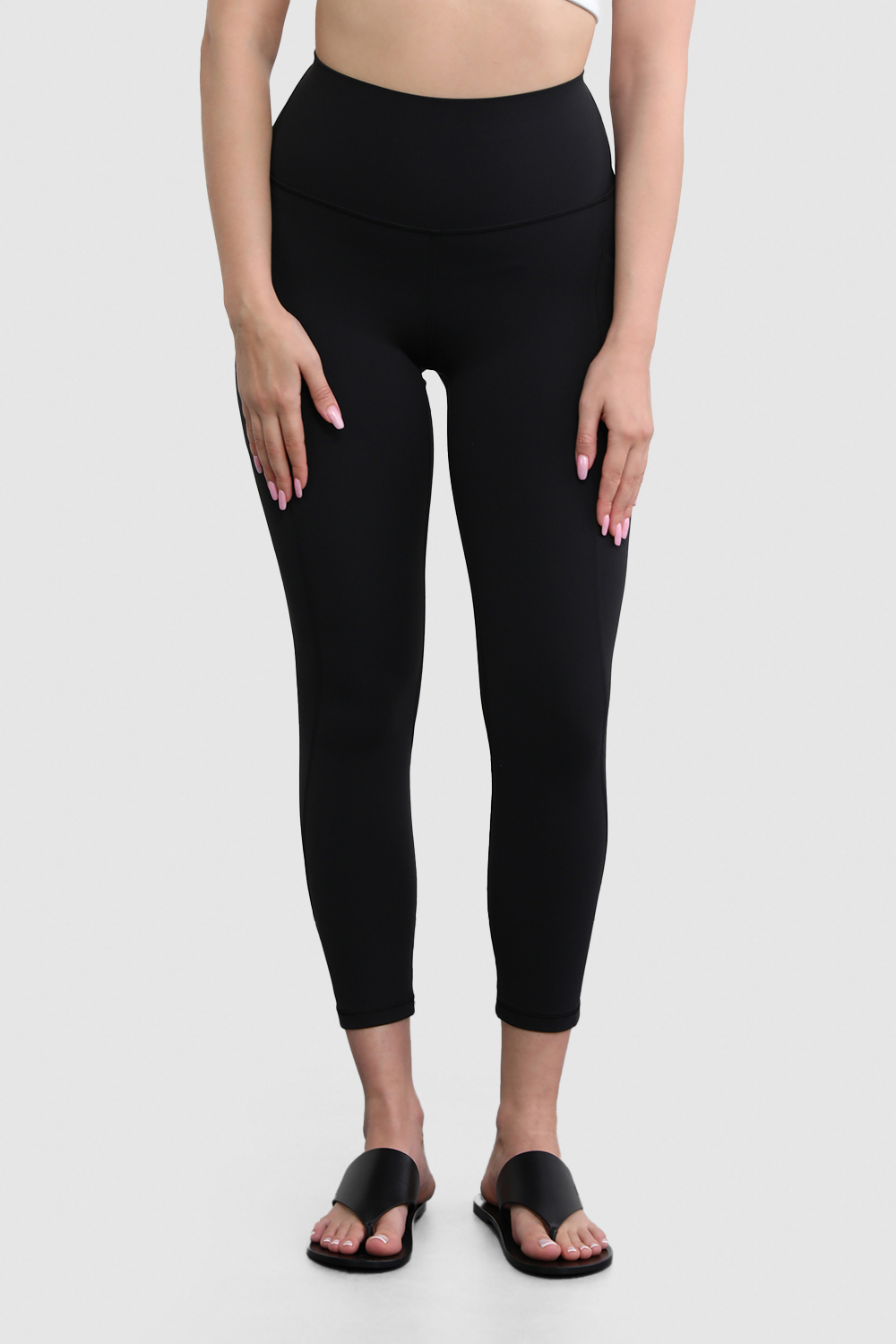 תמונת דוגמן קידמית של Align Hr Crop 23Inch Pockets