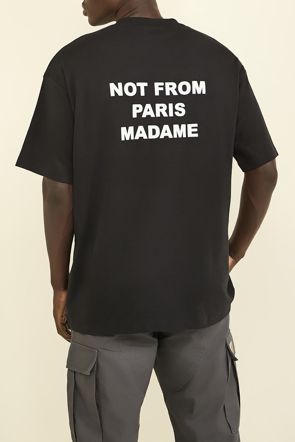 תמונת תקריב דוגמן של חולצת טי DROLE DE MONSIEUR