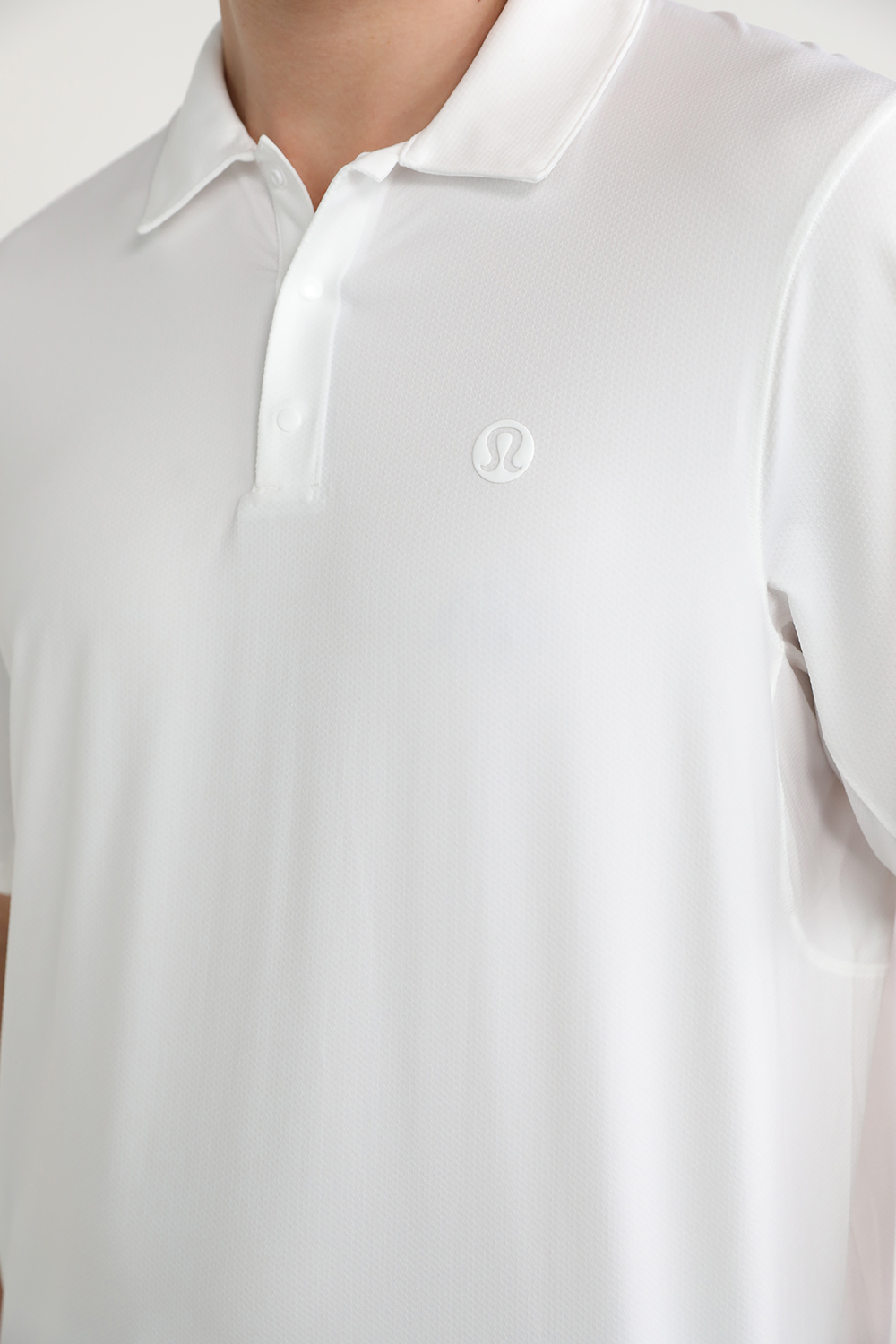 תמונת תקריב דוגמן של Snap Front Performance Shoer Sleeve Polo LULULEMON
