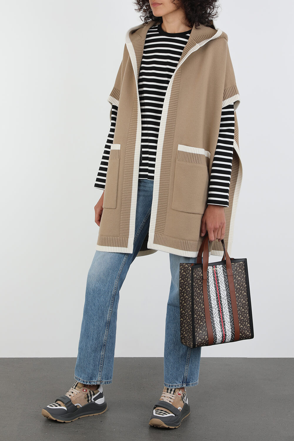 תמונת דוגמן קידמית של Monogram Stripe Tote Bag in Brown