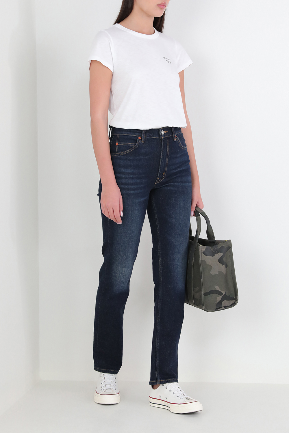 תמונת דוגמן קידמית של תיק טוט מדיום MARC JACOBS