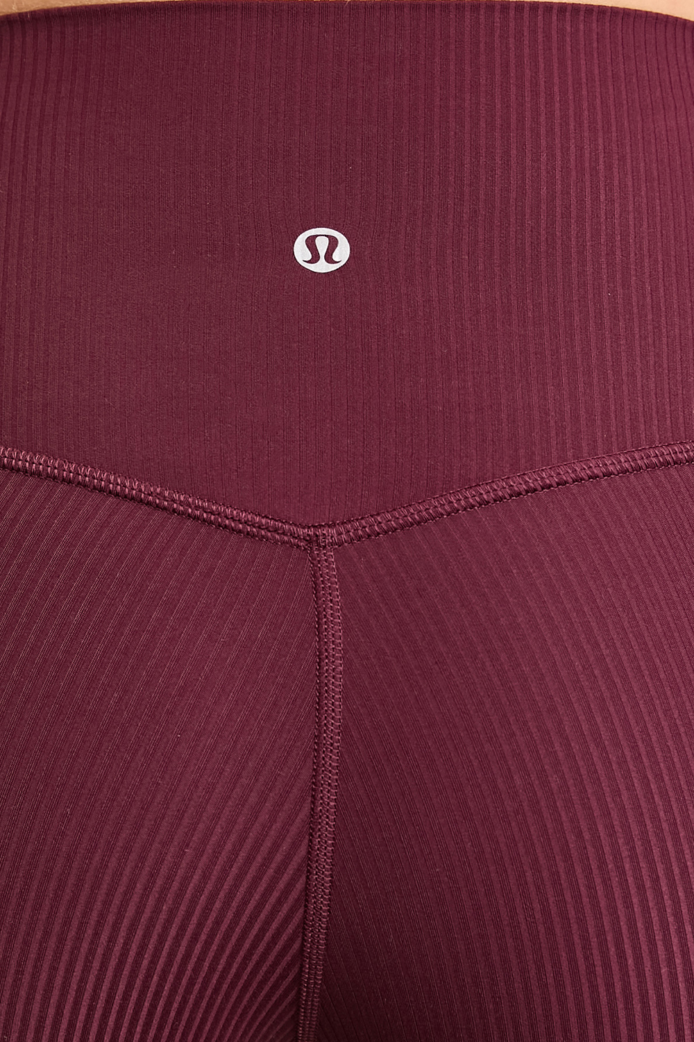 תמונת תקריב דוגמן של Align™ High-Rise Ribbed Pant 28'' LULULEMON