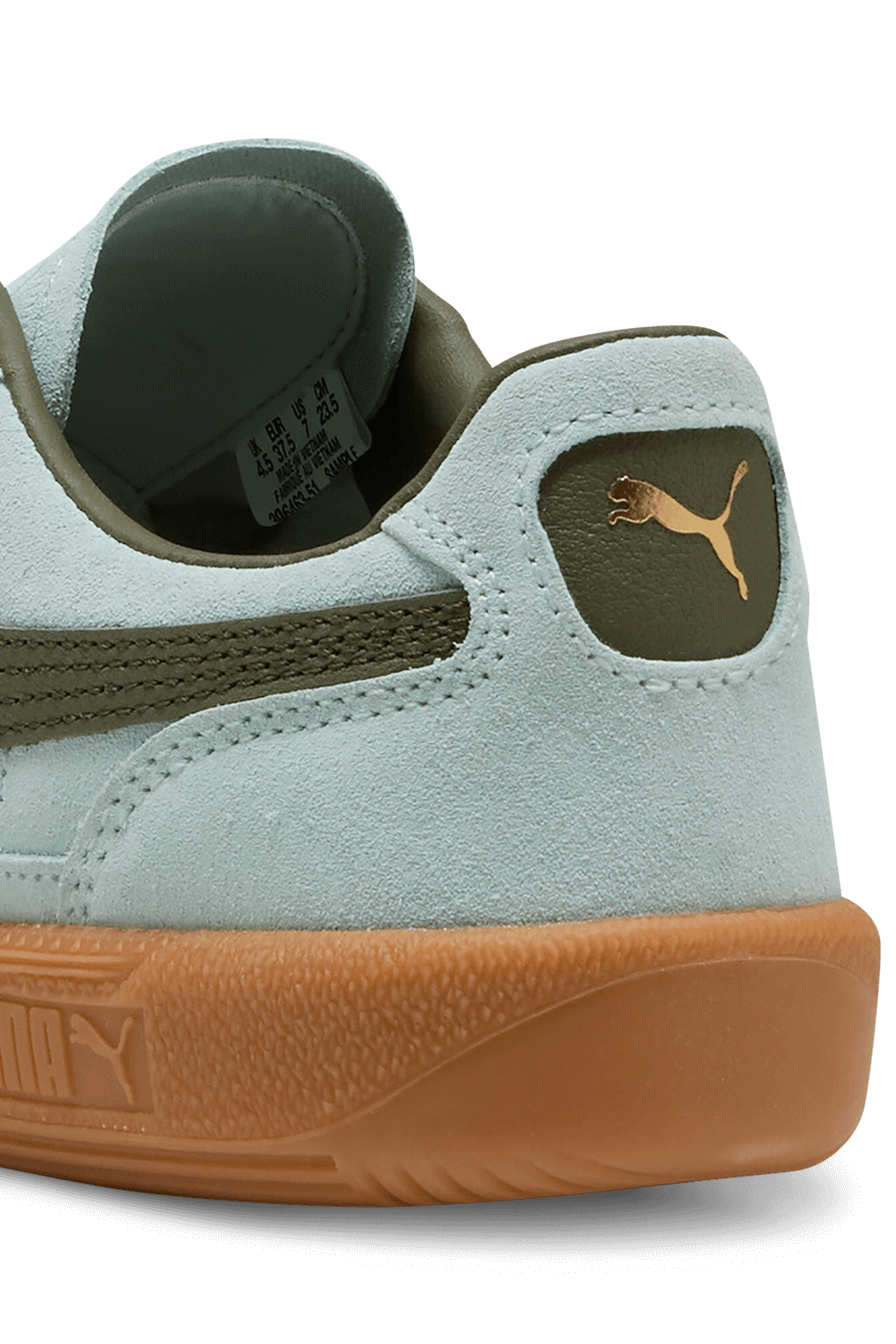 תמונת תקריב של נעלי סניקרס פלרמו PUMA