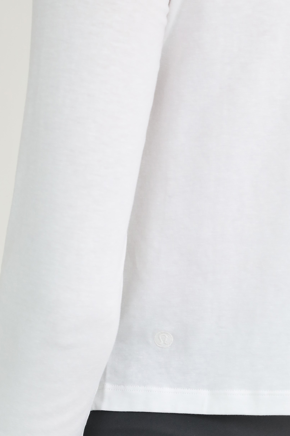 תמונת תקריב דוגמן של Classic-Fit Cotton-Blend Mock Neck Long-Sleeve Shirt