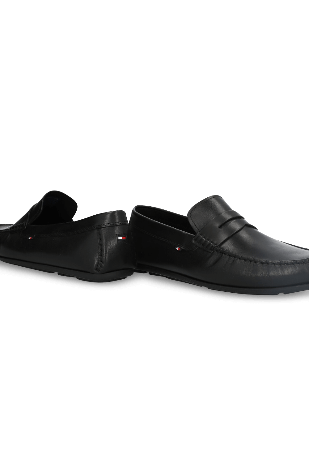 תמונת תקריב של נעלי מוקסינים מעור TOMMY HILFIGER