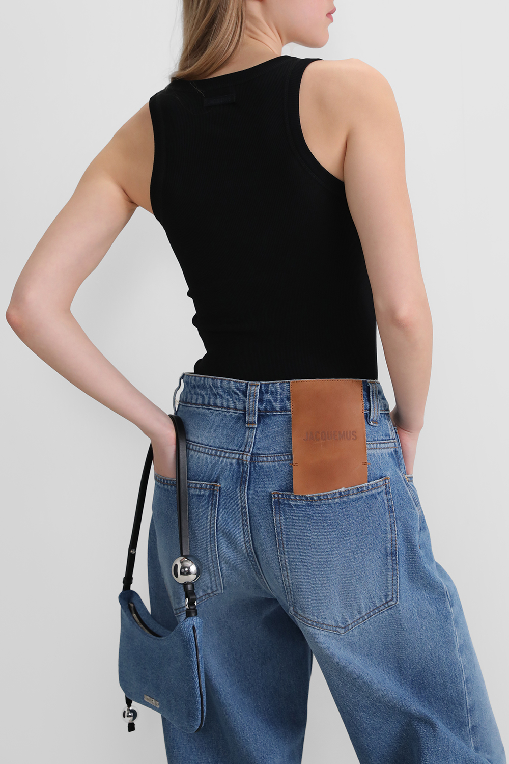 תמונת דוגמן אחורית של בגד גוף JACQUEMUS