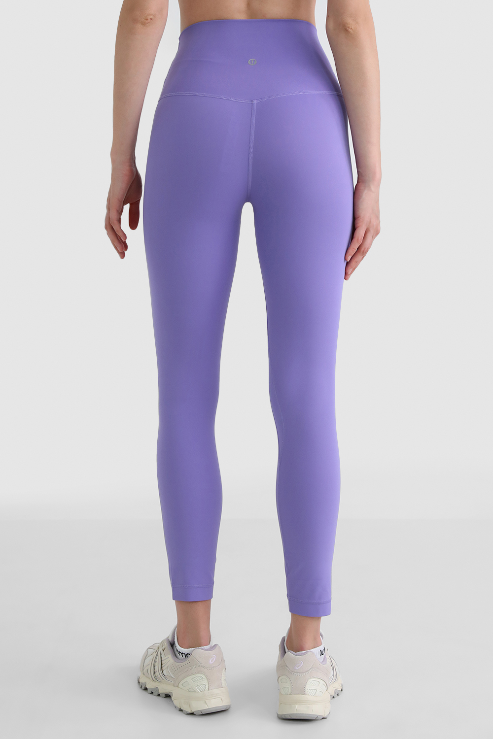תמונת דוגמן אחורית של Align™ High-Rise Crop Pant 23