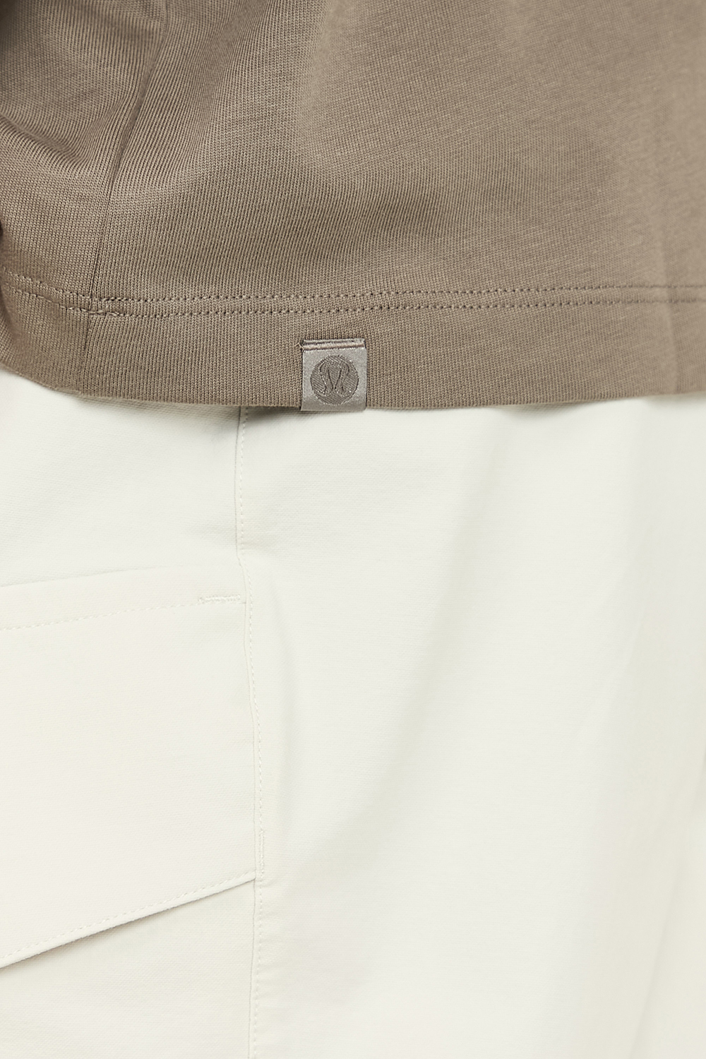תמונת תקריב דוגמן של Heavyweight Cotton Jersey T-Shirt LULULEMON