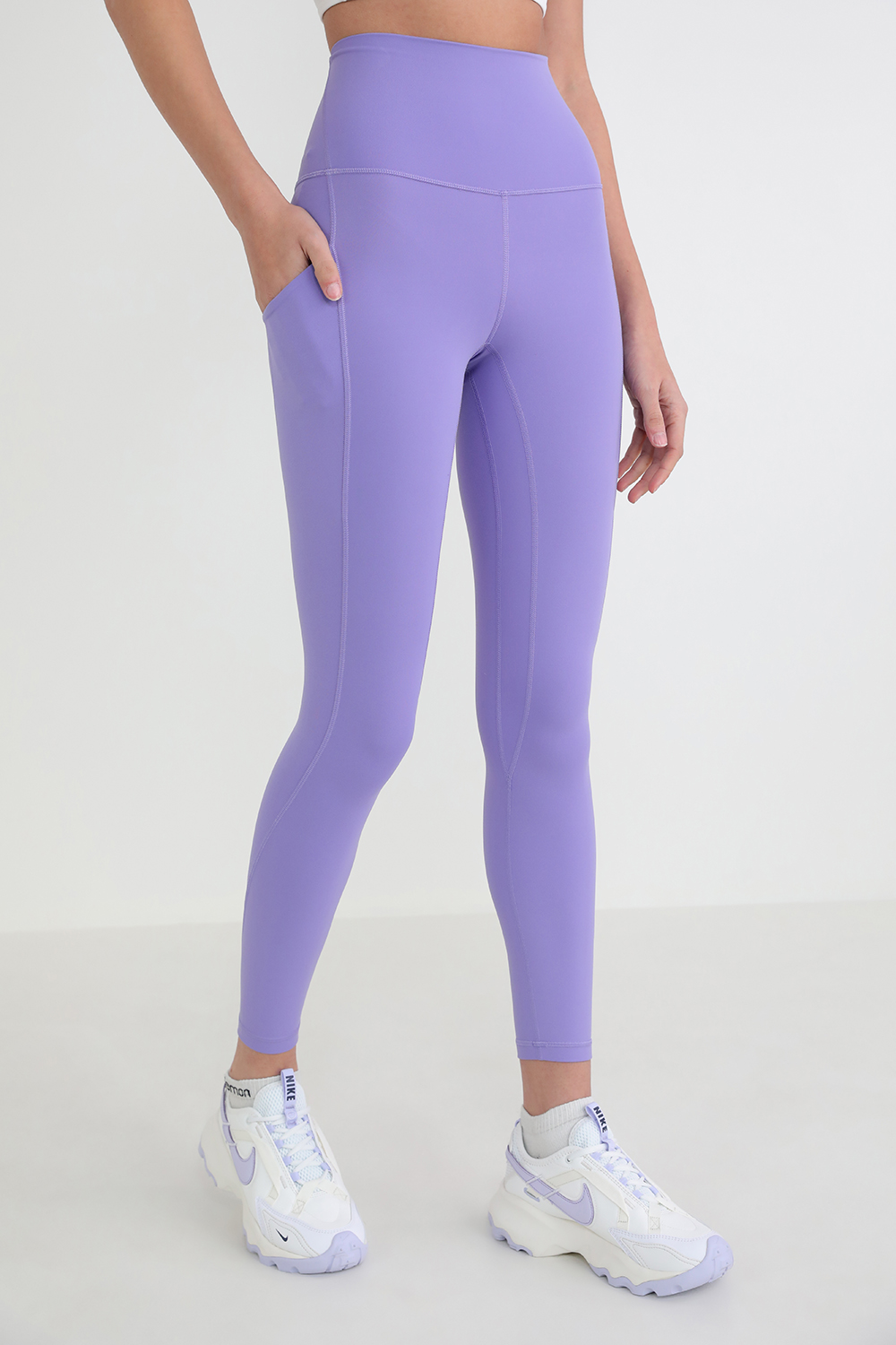 תמונת דוגמן קידמית של Align™ Pant 25" *Pockets