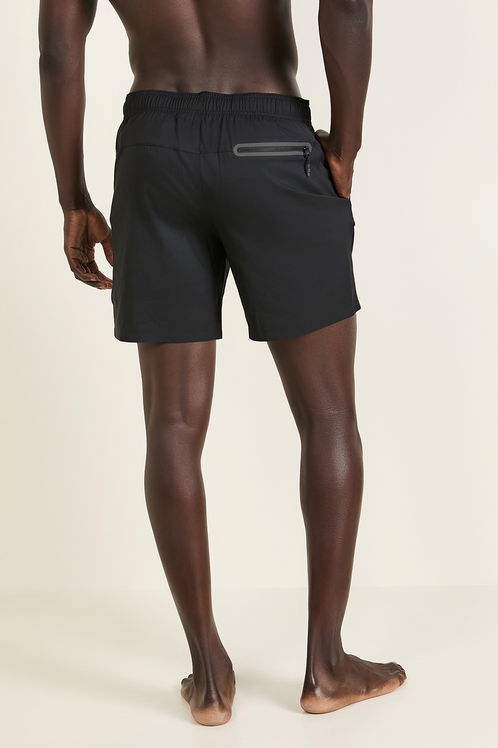 תמונת דוגמן אחורית של מכנסי בגד ים PUMA