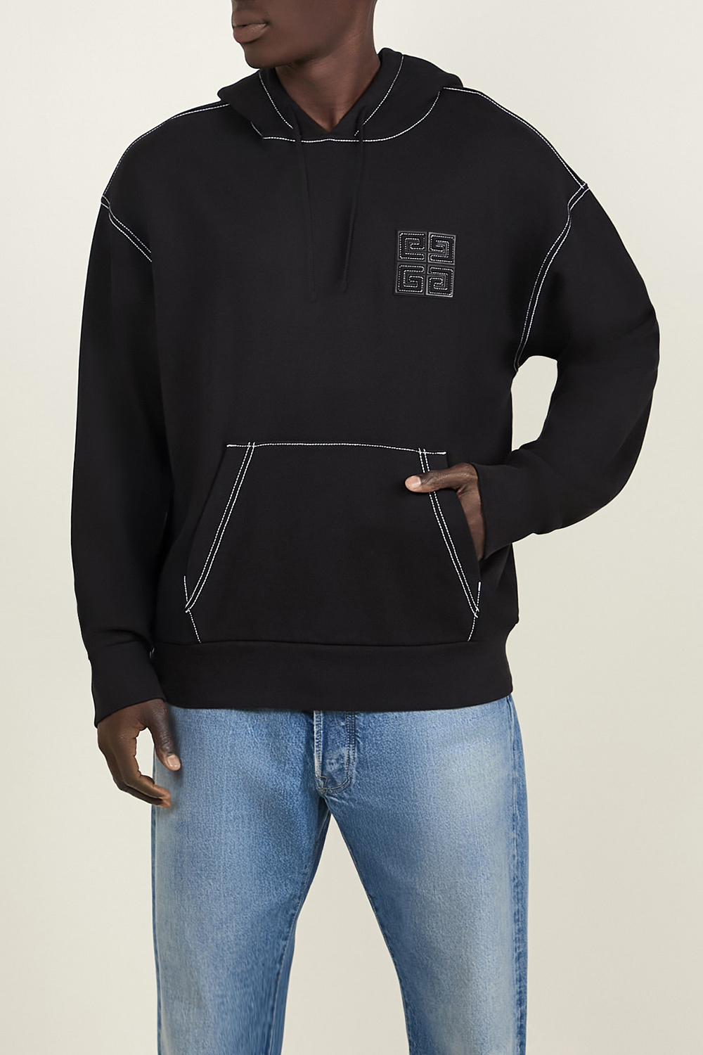 תמונת דוגמן קידמית של סווטשירט קפוצ'ון GIVENCHY