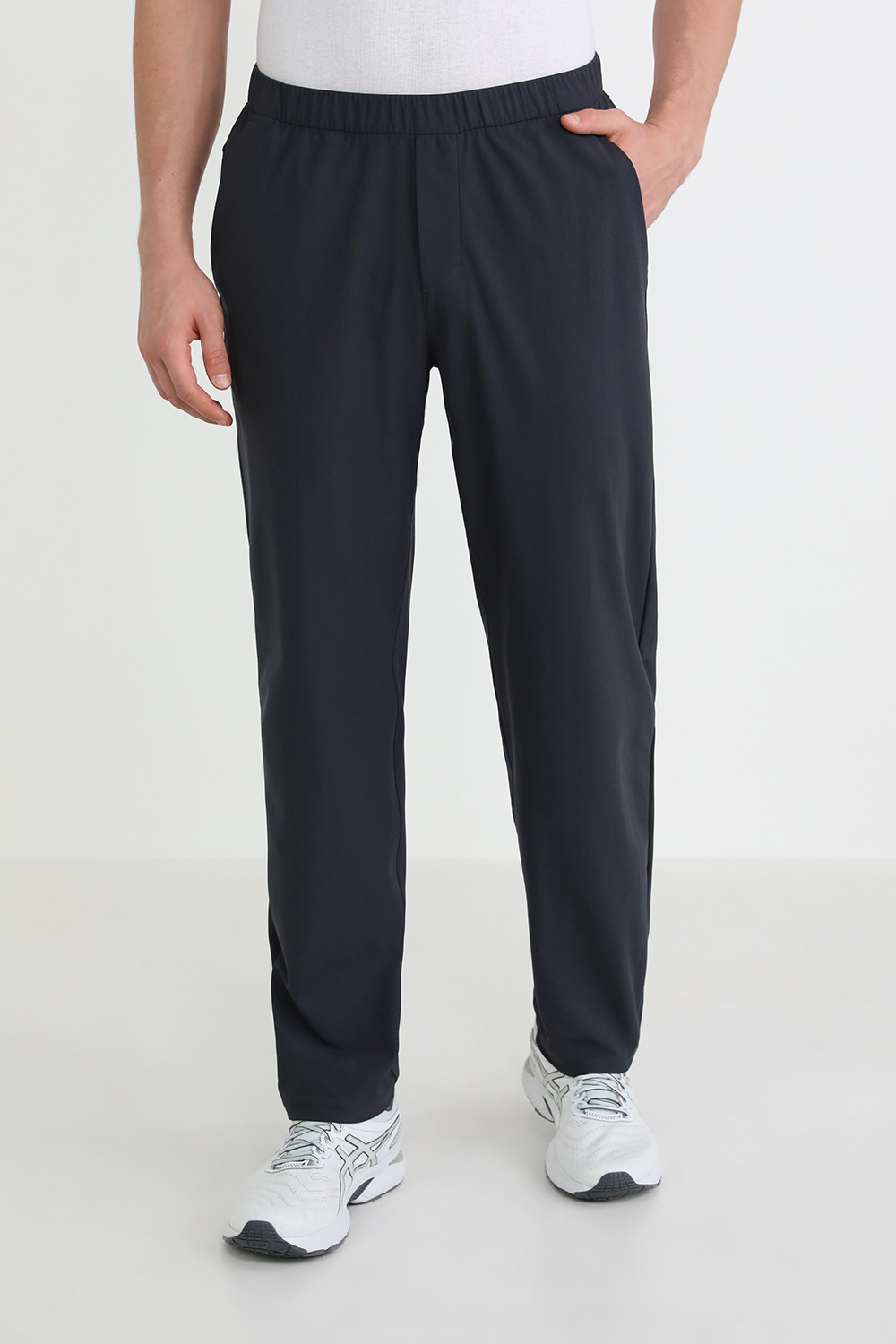 תמונת דוגמן קידמית של ABC Pull-On Pant