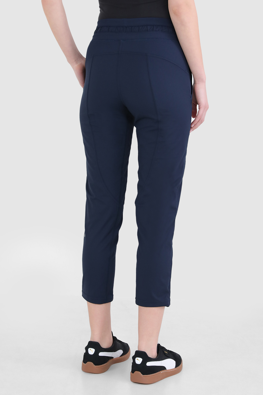 תמונת דוגמן אחורית של Dance Studio Mid-Rise Cropped Pant LULULEMON