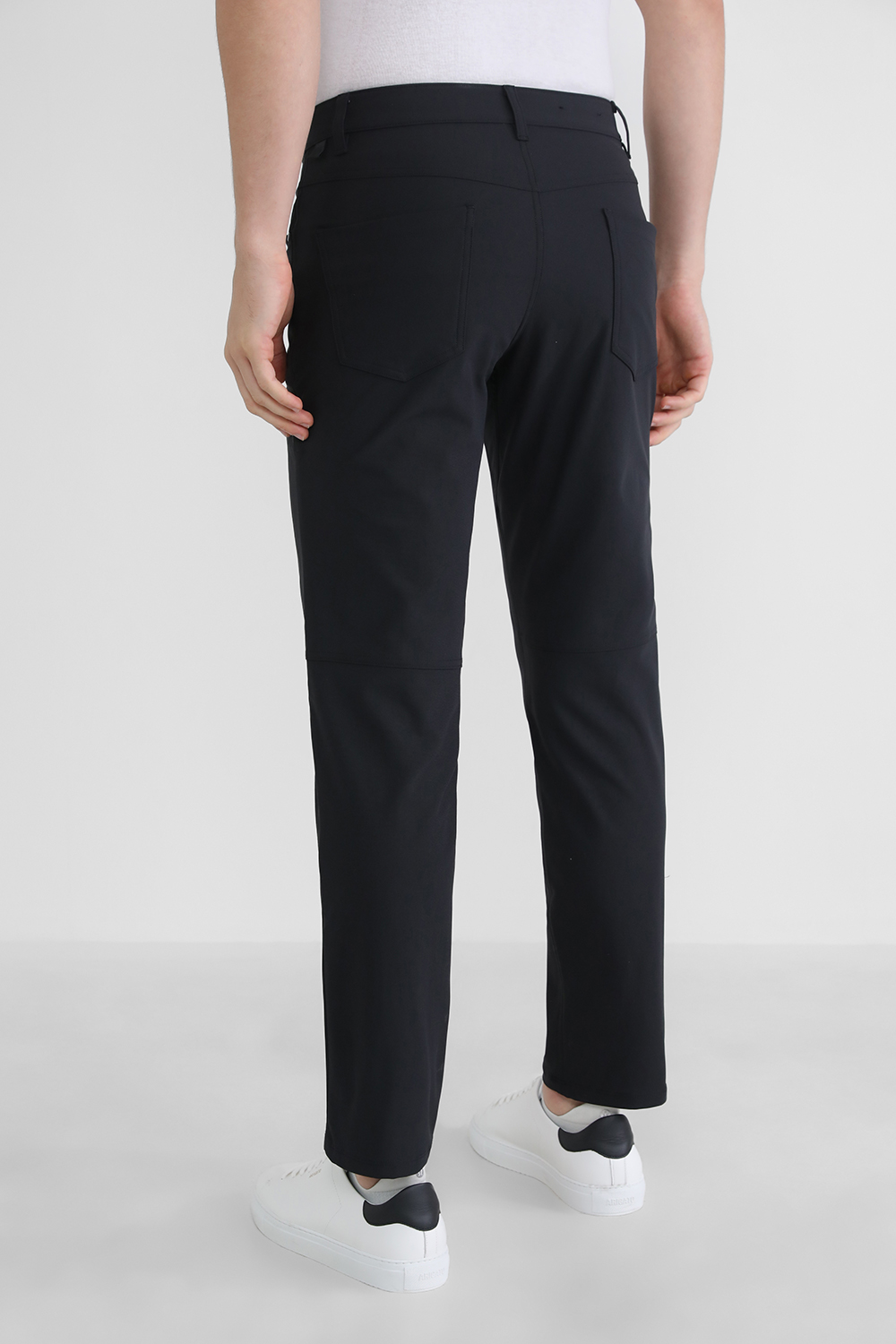 תמונת דוגמן אחורית של ABC Pant Classic 30"L