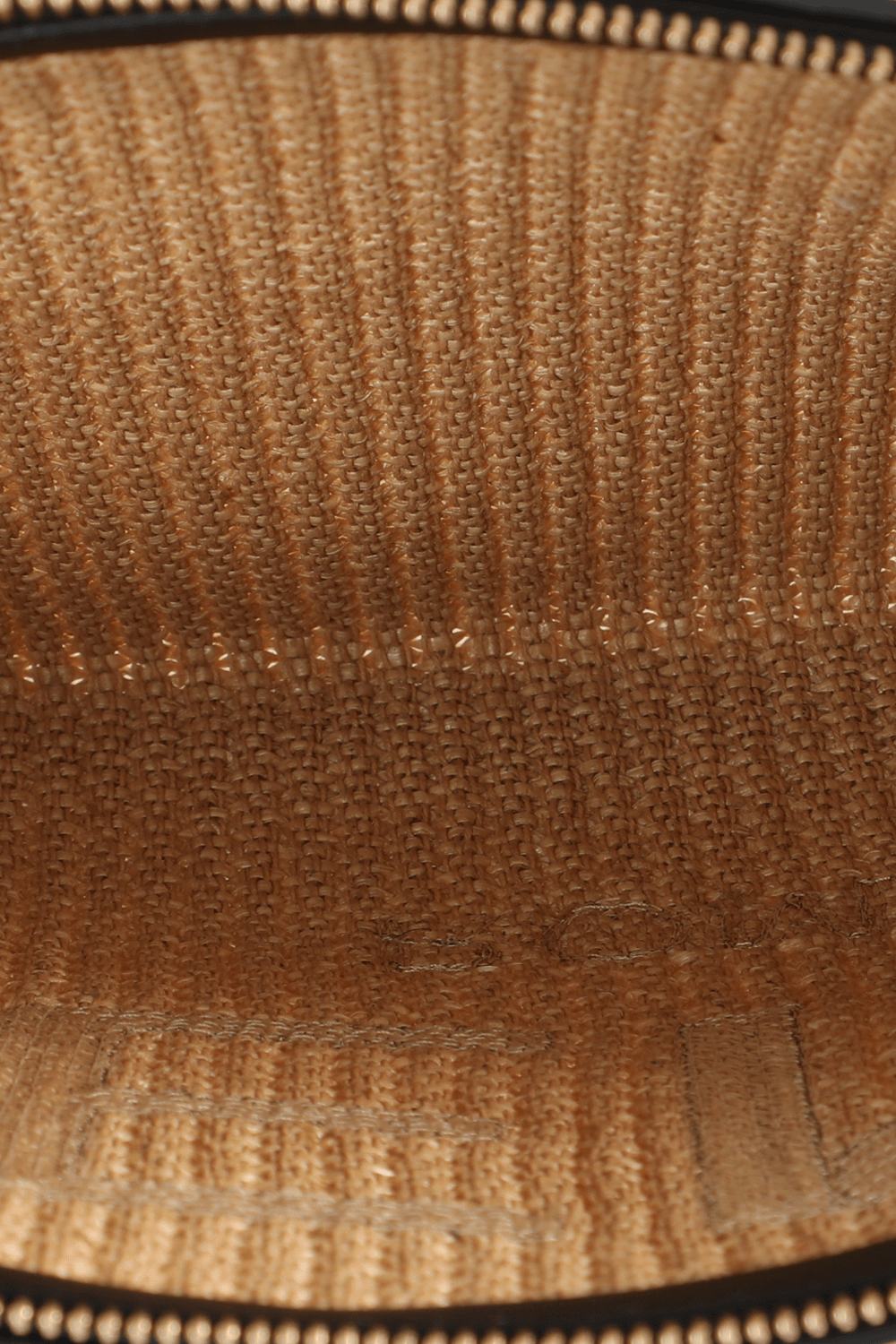 תמונת פנים של Woven Raffia Clutch Bag in Beige and Black FENDI