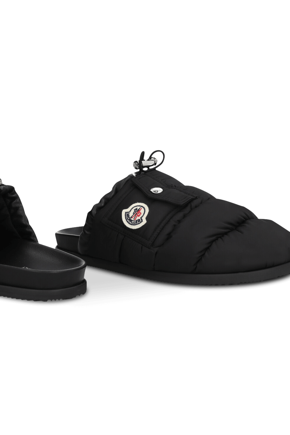 תמונת תקריב של נעלי מיולס מון פוקט MONCLER