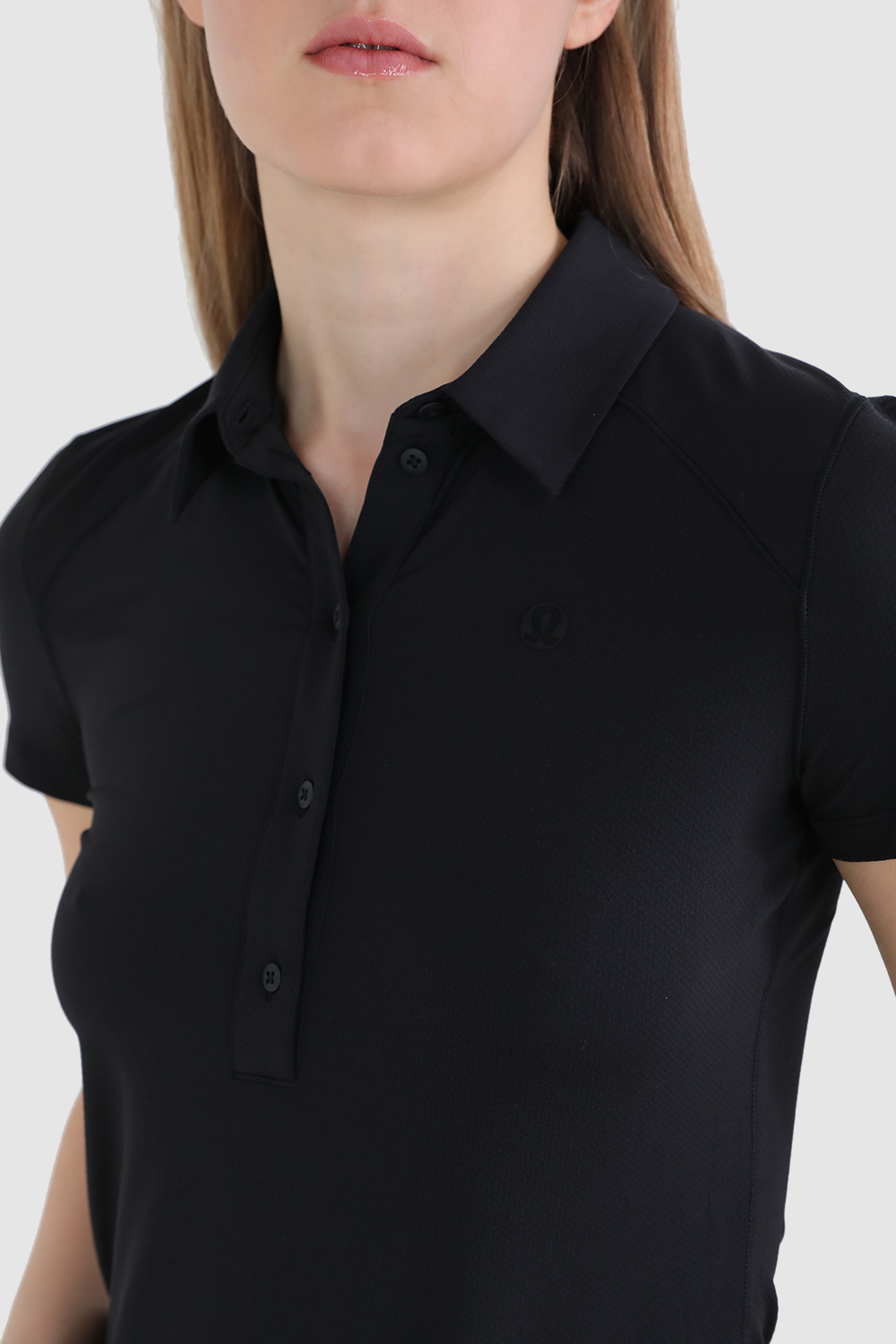 תמונת תקריב דוגמן של Quick-Dry Short-Sleeve Polo Shirt LULULEMON