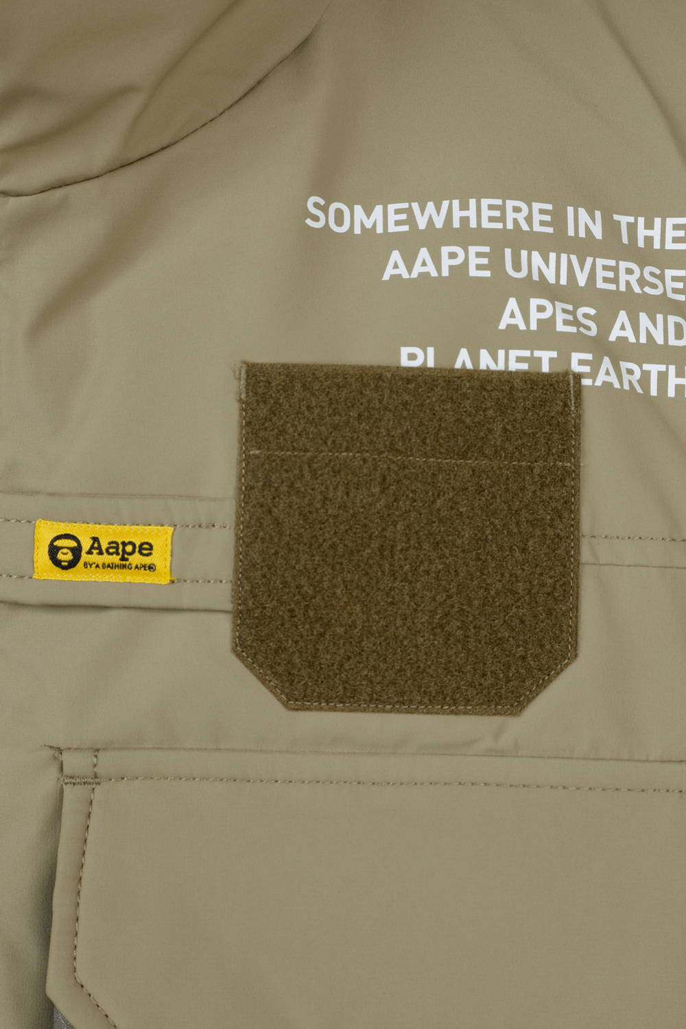 תמונת פנים של Reversible Vest in Yellow and Green AAPE