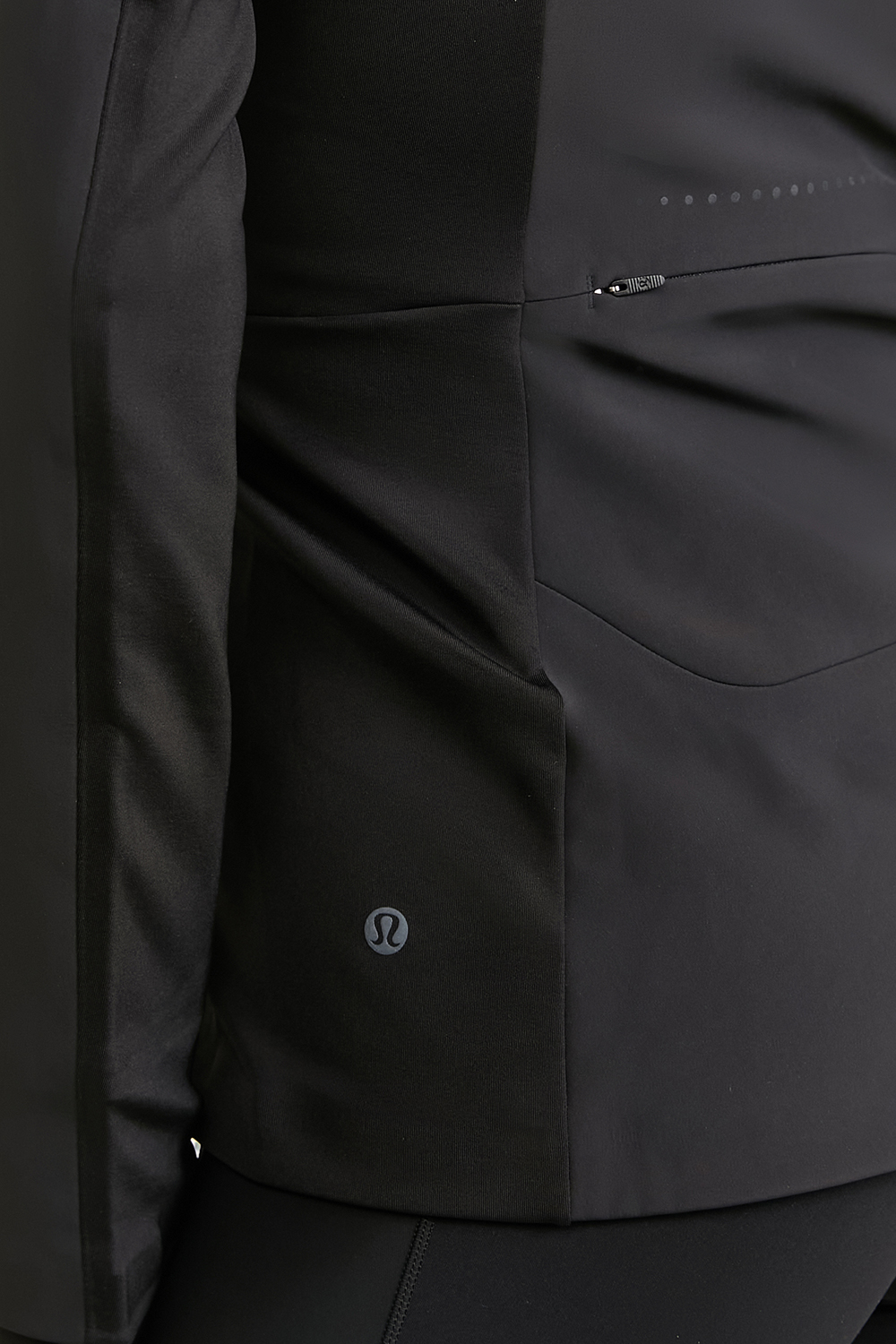 תמונת תקריב דוגמן של Cross Chill Jacket