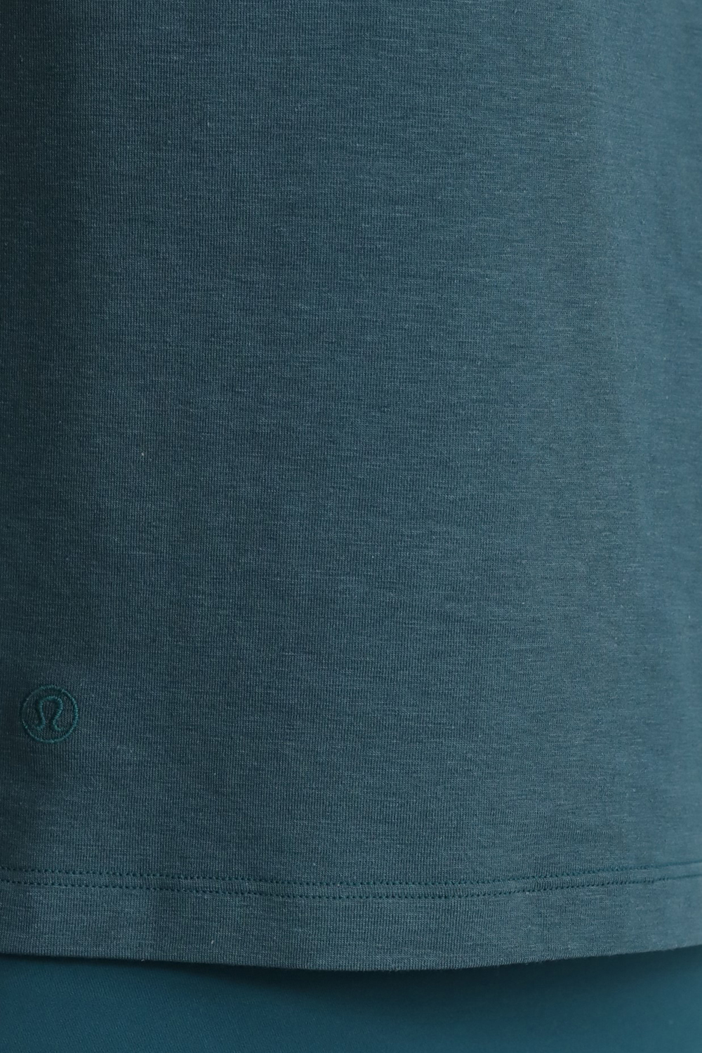 תמונת תקריב דוגמן של Classic-Fit Cotton-Blend Tee
