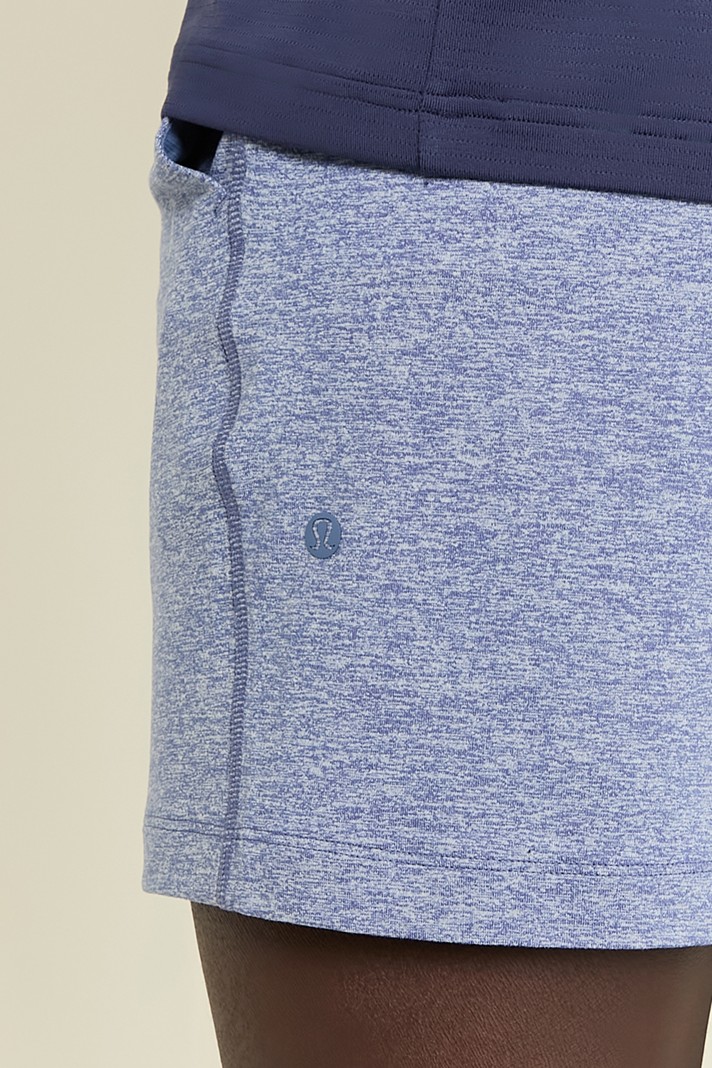 תמונת תקריב דוגמן של Soft Jersey Short 5 LULULEMON