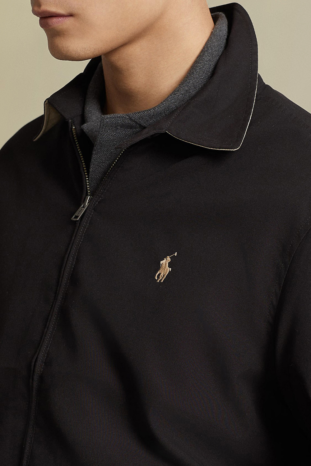 תמונת תקריב דוגמן של ז'קט POLO RALPH LAUREN