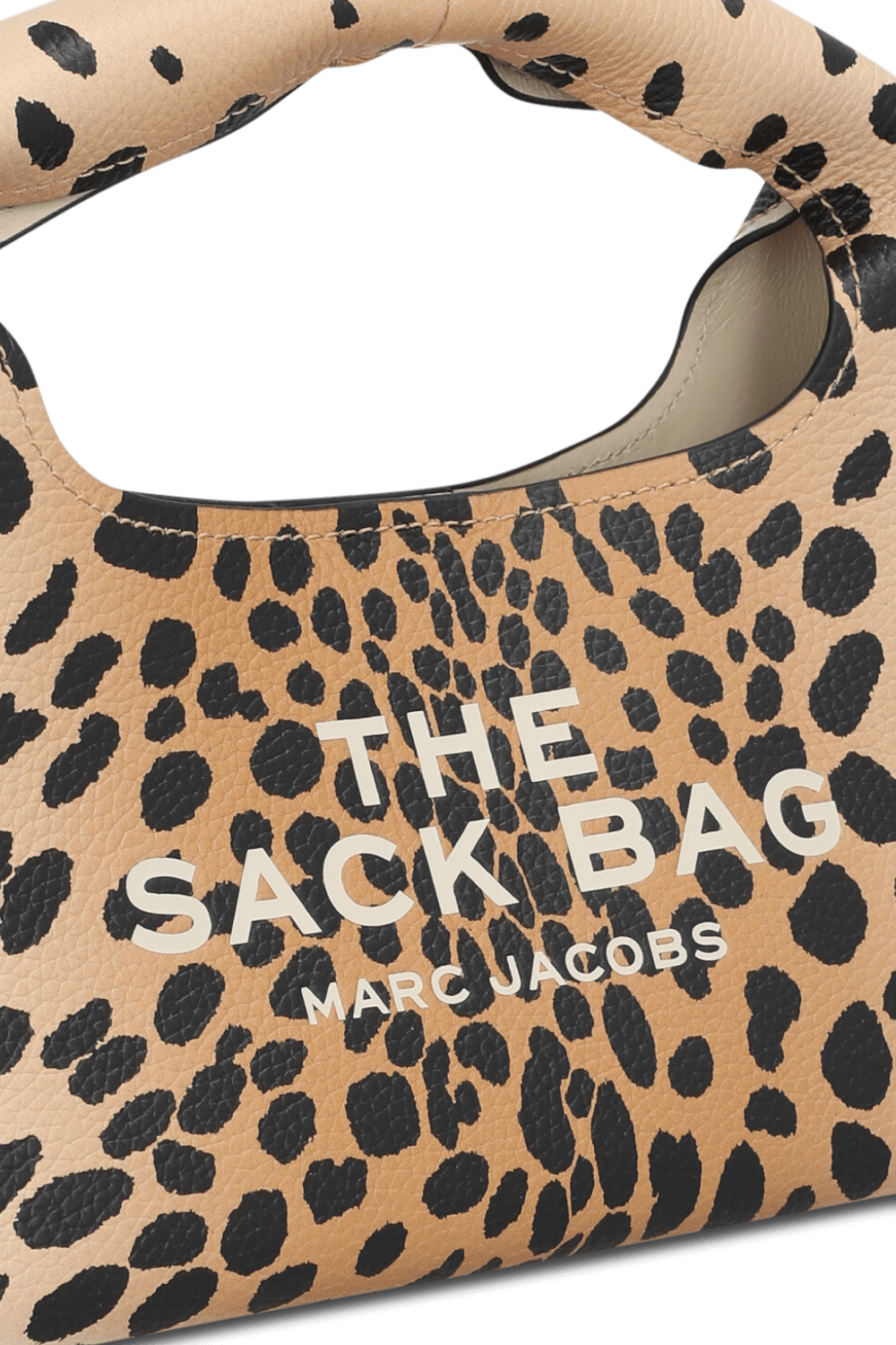 תמונת תקריב של תיק שק בגודל מיני MARC JACOBS