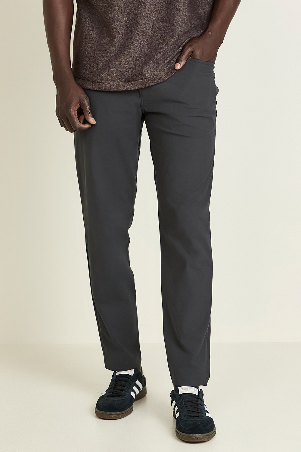 תמונת דוגמן קידמית של ABC Slim-Fit Pant 32" Warpstreme LULULEMON