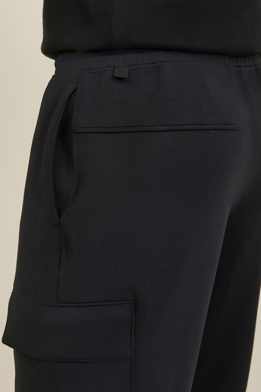 תמונת תקריב דוגמן של Smooth Spacer Classic-Fit Cargo Pant LULULEMON
