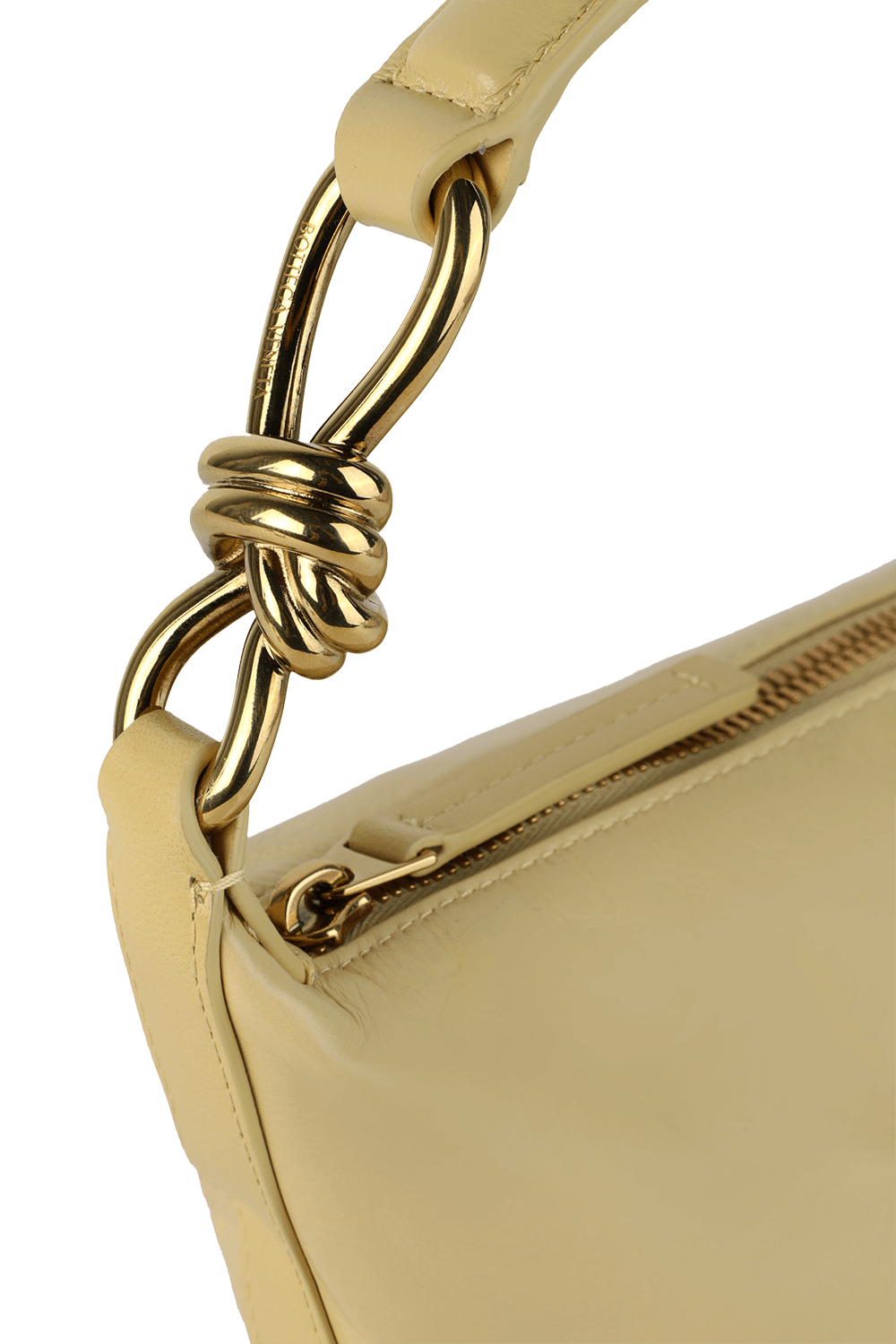 תמונת תקריב של תיק כתף מעור BOTTEGA VENETA