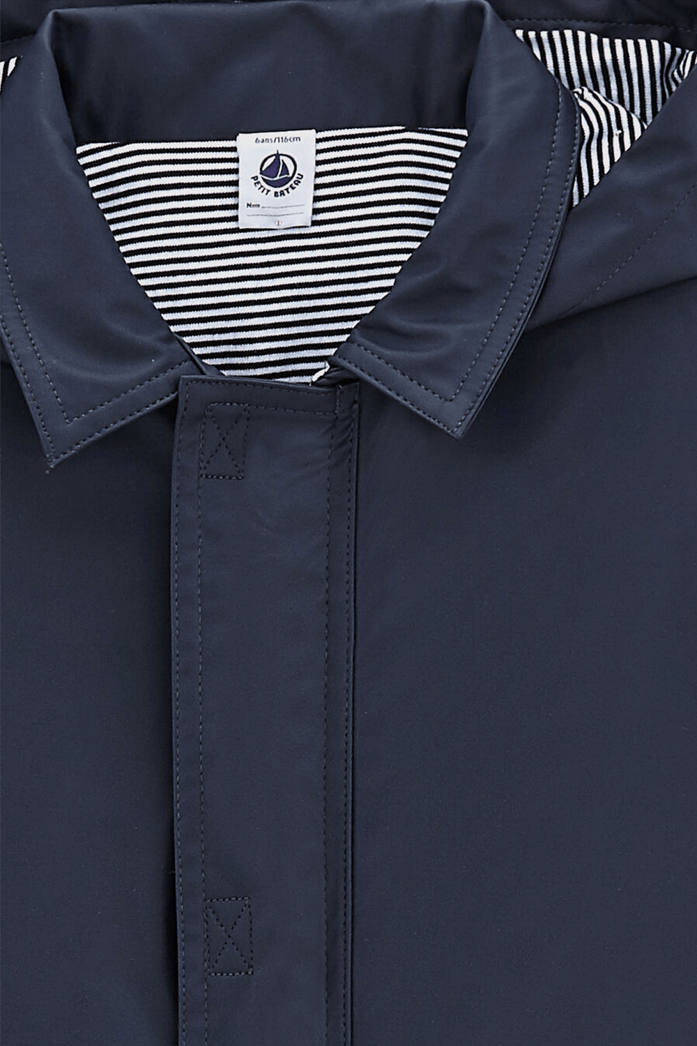 תמונת תקריב של מעיל גשם בכחול - גילאי 6-12 PETIT BATEAU