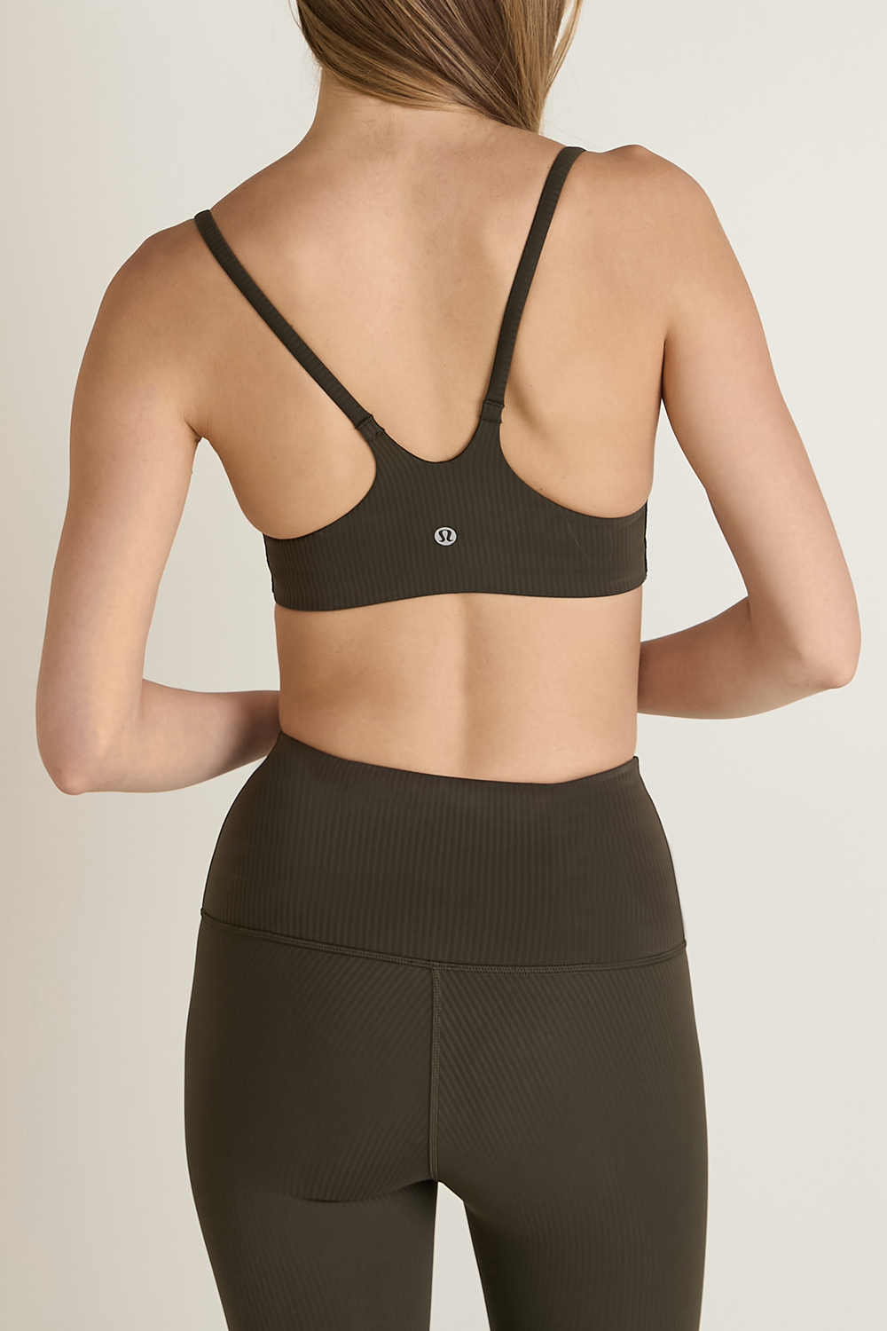 תמונת דוגמן אחורית של Wunder Train Strappy Racer Bra, A/B Cup Ribbed LULULEMON