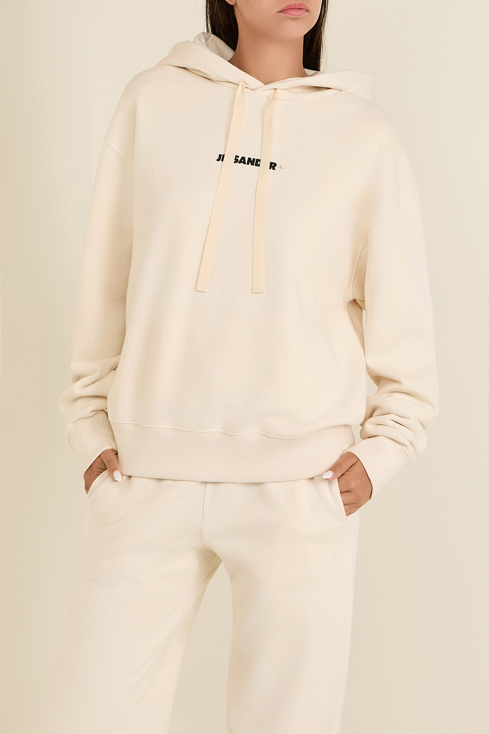 תמונת דוגמן קידמית של סווטשירט קפוצ'ון JIL SANDER