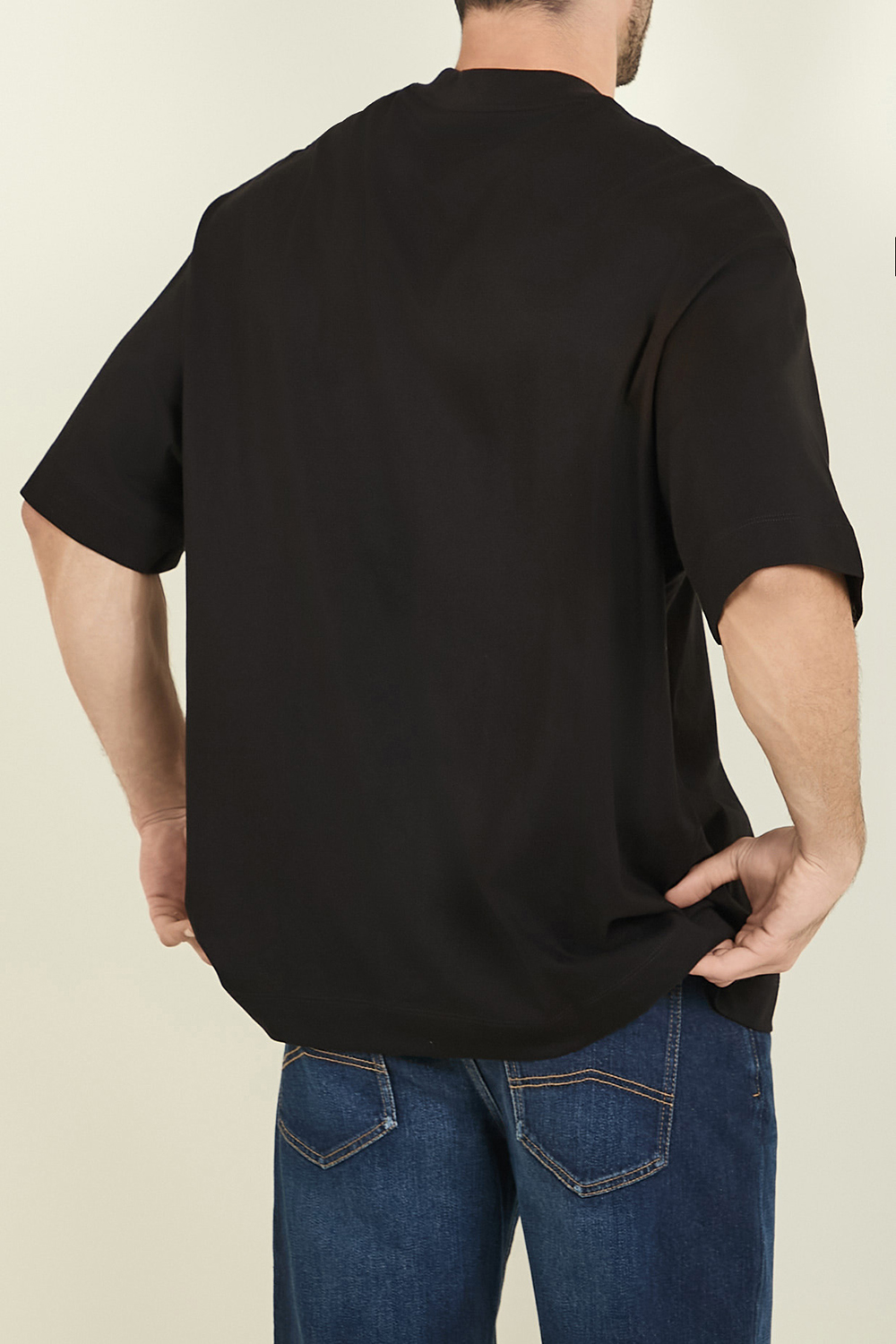 תמונת דוגמן אחורית של חולצת טי ARMANI EXCHANGE