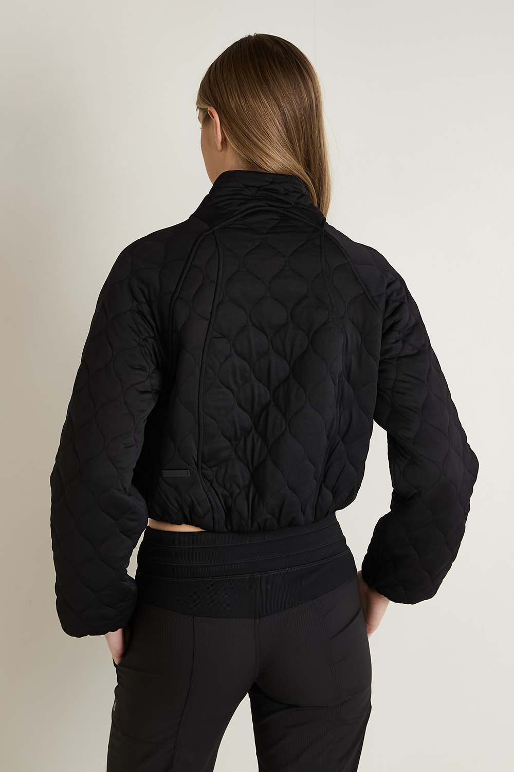 תמונת דוגמן אחורית של Quilted Bomber Jacket LULULEMON