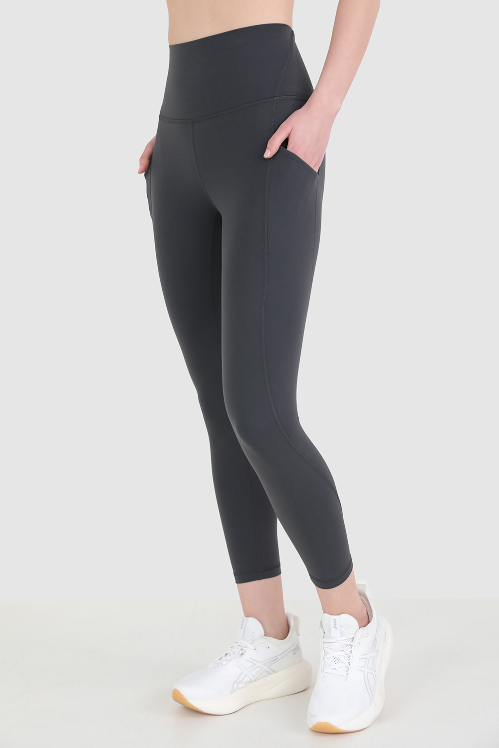 תמונת דוגמן קידמית של Align High-Rise Crop 23" *Pockets LULULEMON