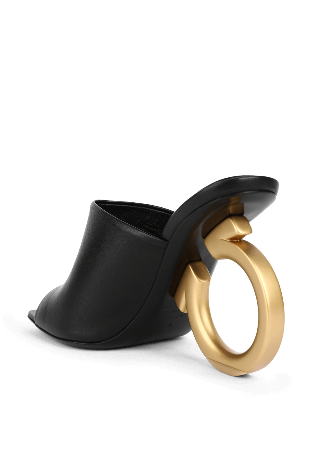 תמונה אחורית של סנלדי עקב מיולס מעור FERRAGAMO