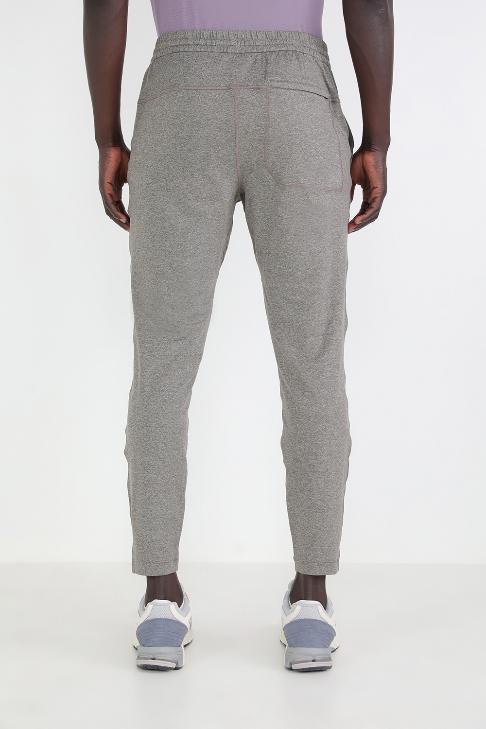 תמונת דוגמן אחורית של Soft Jersey Tapered Pant LULULEMON