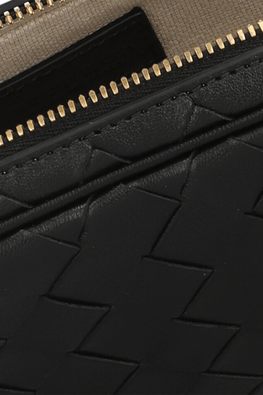 תמונת פנים של תיק קלאץ' BOTTEGA VENETA