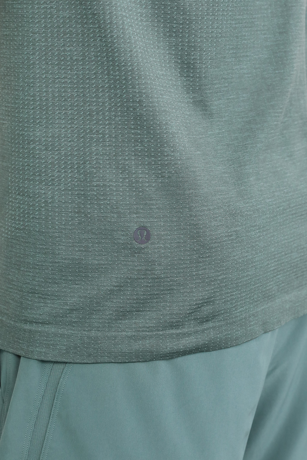 תמונת תקריב דוגמן של Metal Vent Tech Short Sleeve