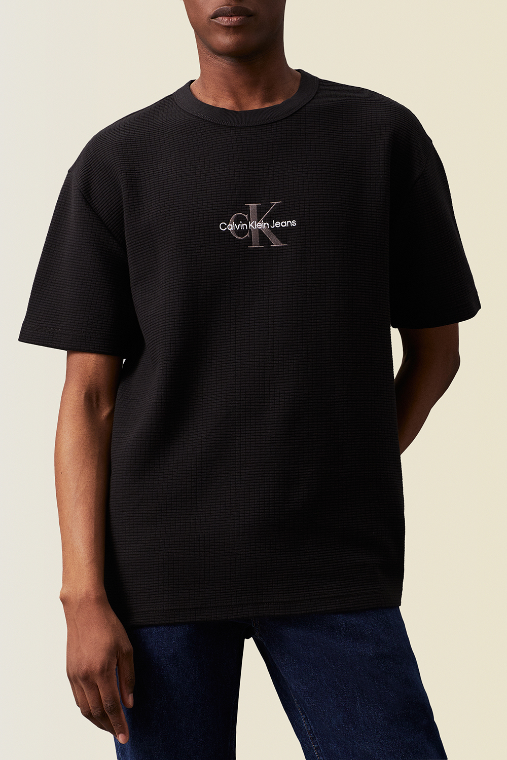 תמונת דוגמן קידמית של חולצת טי וופל CALVIN KLEIN