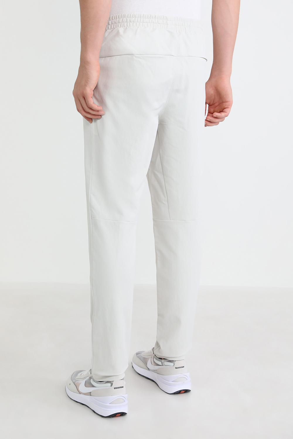 תמונת דוגמן אחורית של New Venture Trouser Pique