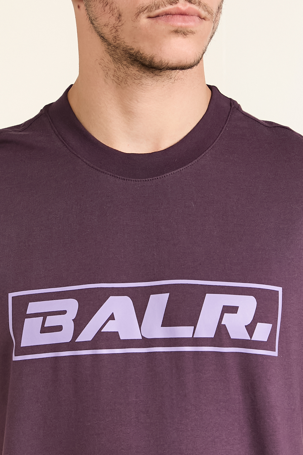 תמונת תקריב דוגמן של חולצת טי BALR