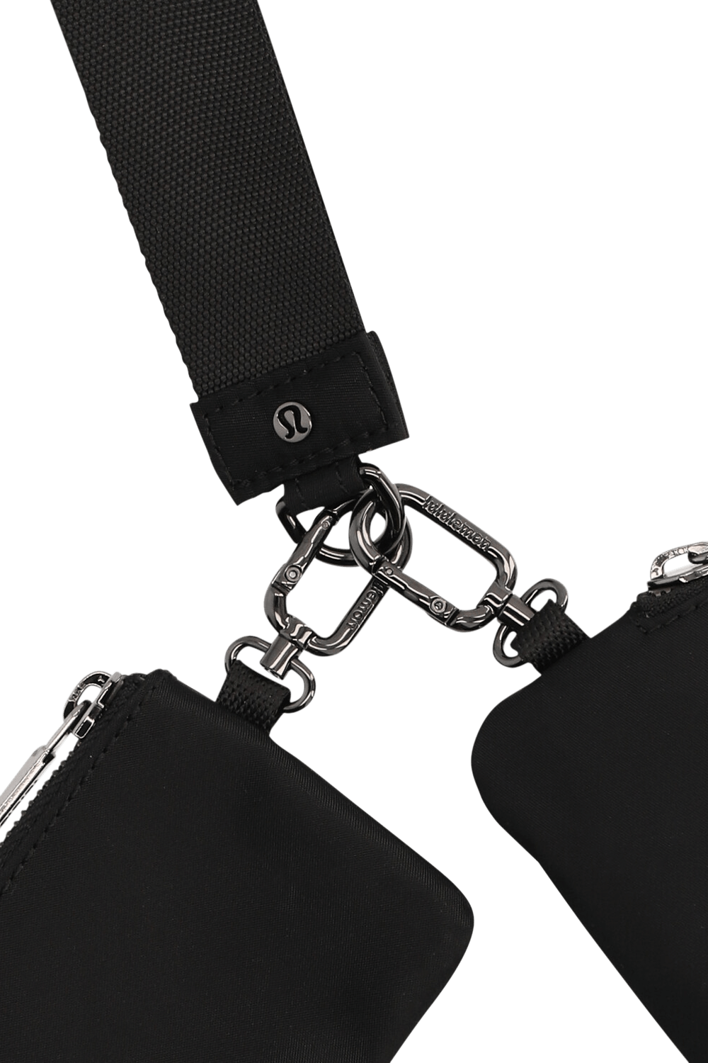 תמונת תקריב של Dual Pouch Wristlet
