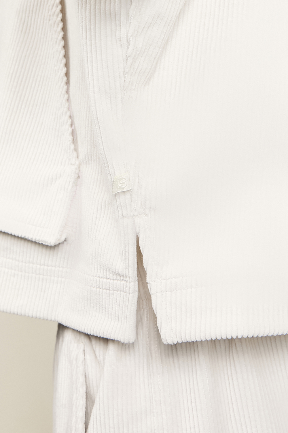 תמונת תקריב דוגמן של Corduroy Shirt Jacket