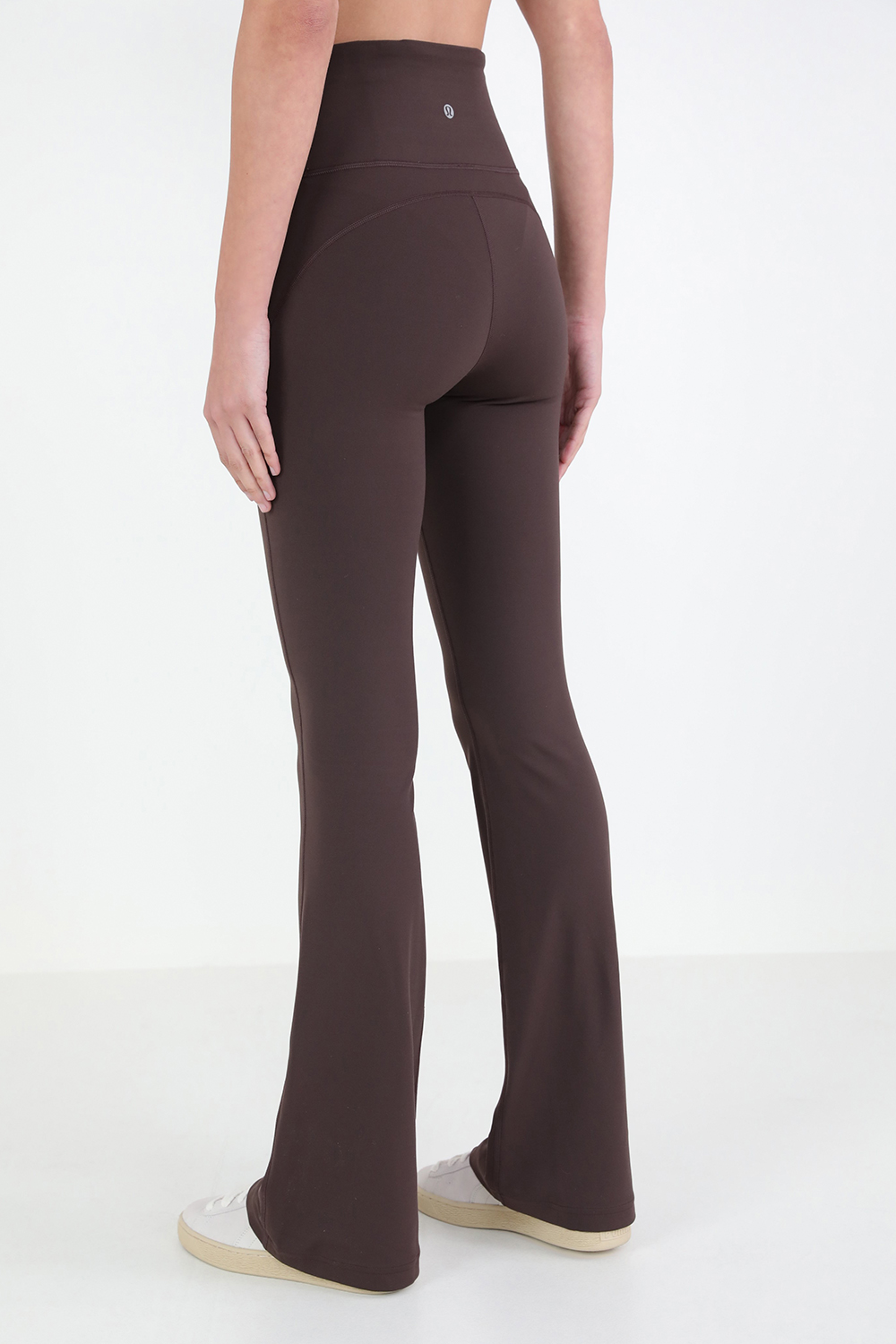 תמונת דוגמן אחורית של Groove Super-High-Rise Flared Pant LULULEMON