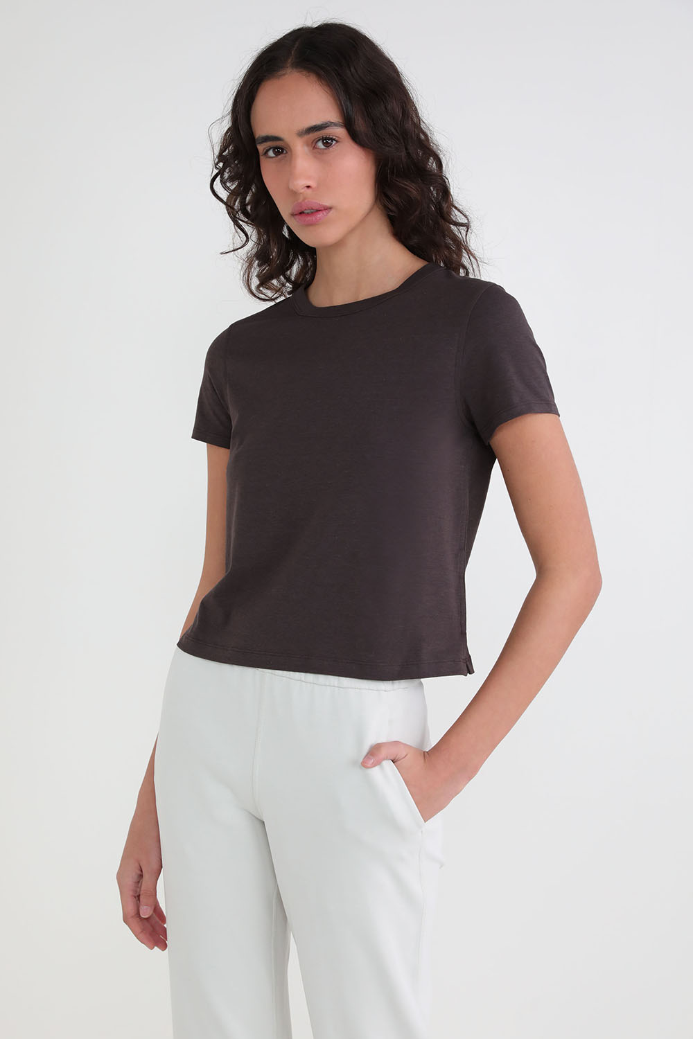 תמונת דוגמן קידמית של Classic-Fit Cotton-Blend Tee