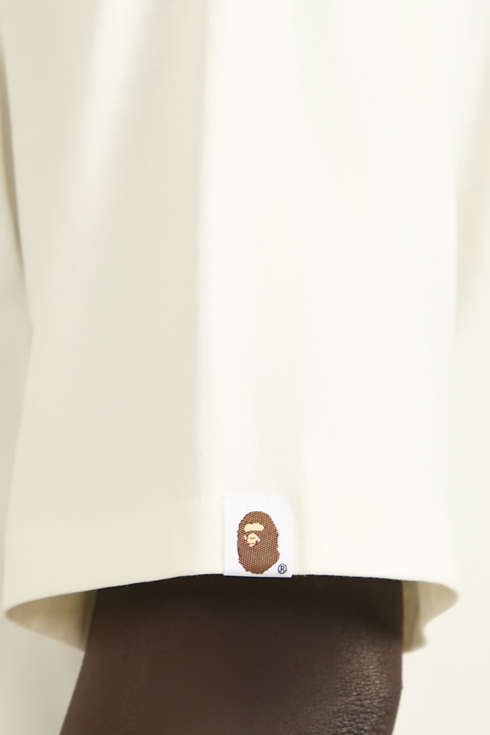 תמונת דוגמן אחורית של חולצת טי BAPE